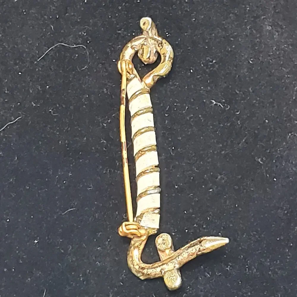 Gold Tone Hook Lock White Twist 2.5